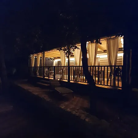 キャンプ場 Biograd Mobile Oasis